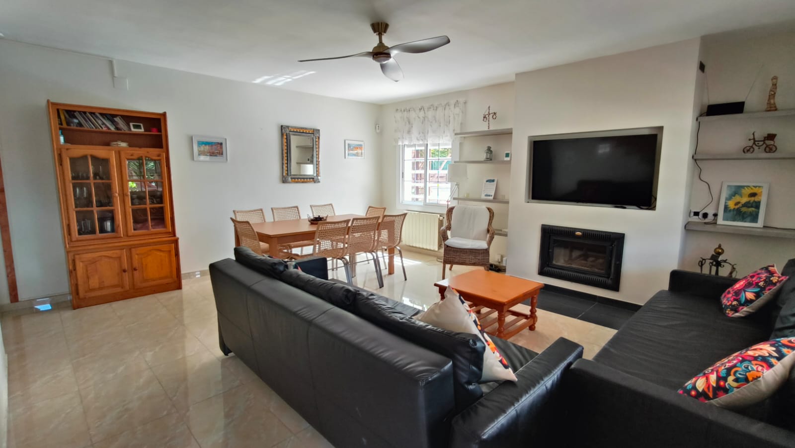 Living and dining room at Villa Habana